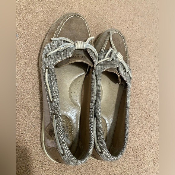 Sperry’s Flat Heel Boat Shoes - Picture 1 of 4